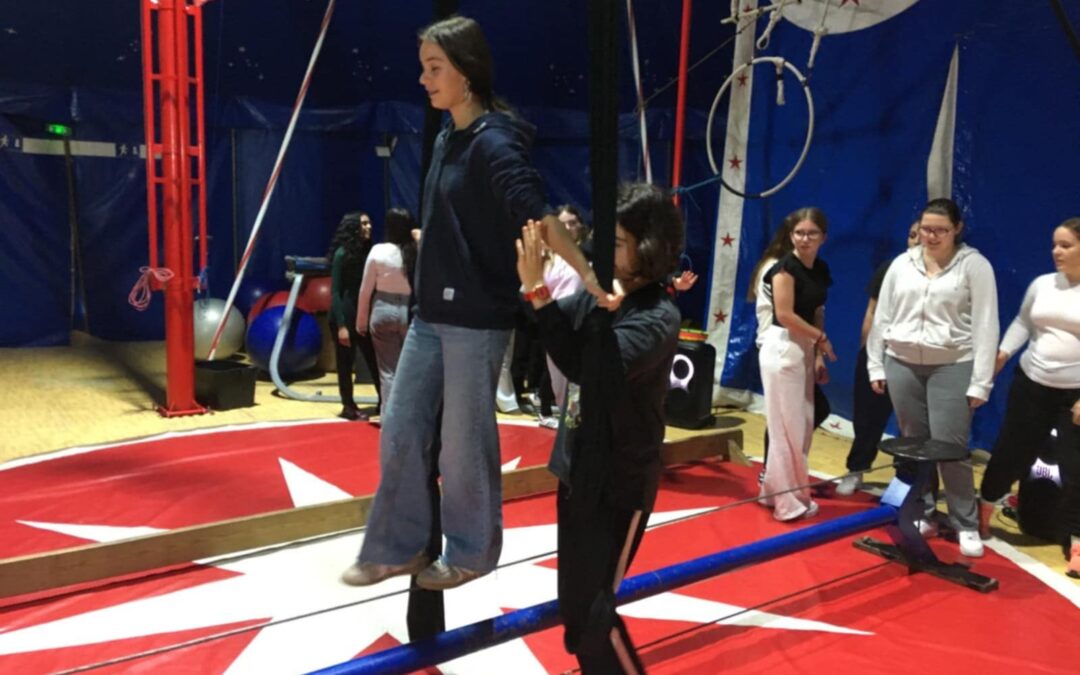 [1ERE B]  INITIATION AU CIRQUE